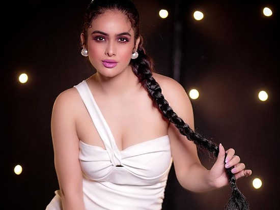 Steamy Poses Of Neha Malik